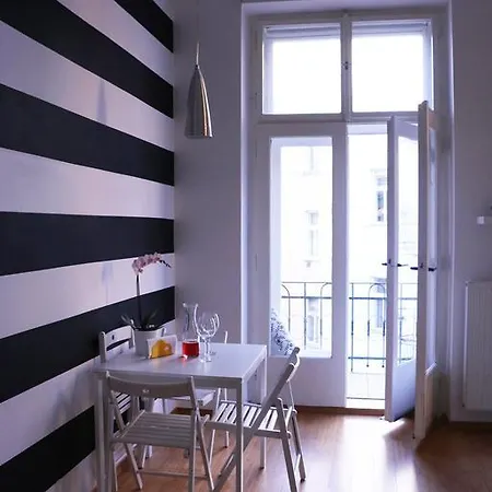 Charming Apt W Balcony Old Town Prága