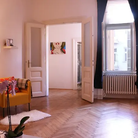 Charming Apt W Balcony Old Town Apartamento *
