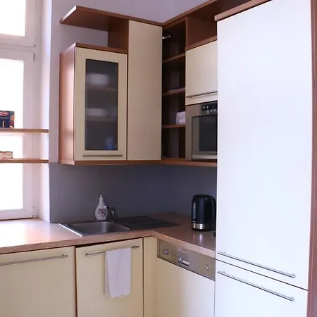 Apartamento Charming Apt W Balcony Old Town *