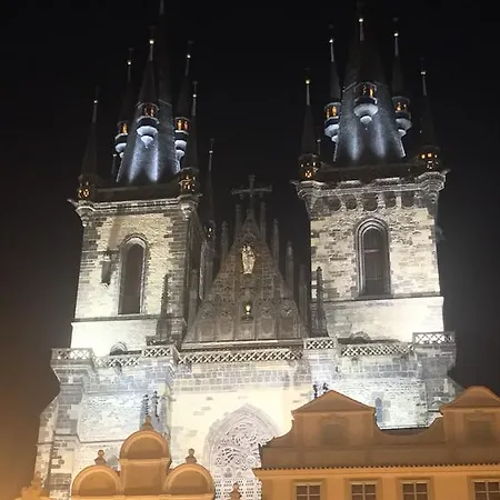 Appartement Charming Apt W Balcony Old Town Praag